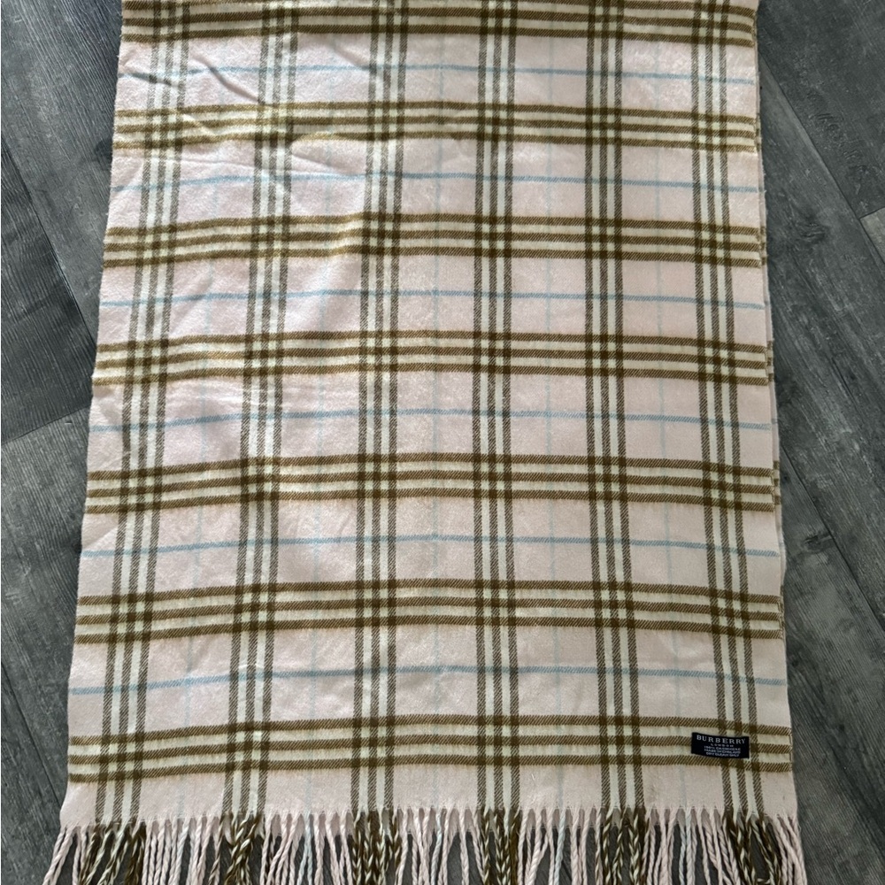 Burberry Cashmere shawl in baby pink and tan